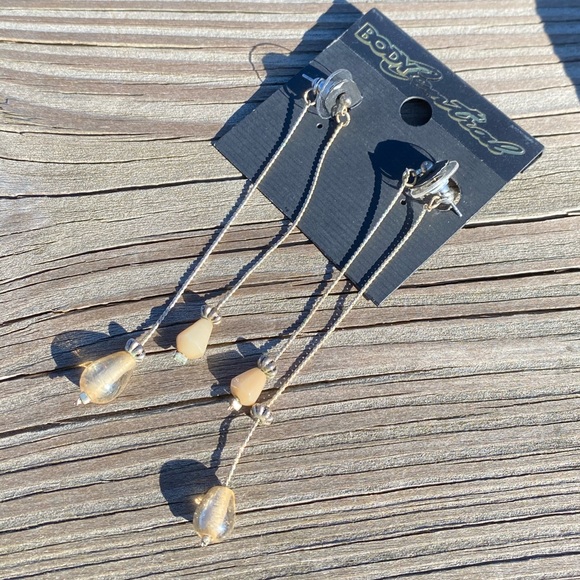 Body Central Long dangle earrings light peach beads brand new - Picture 5 of 5